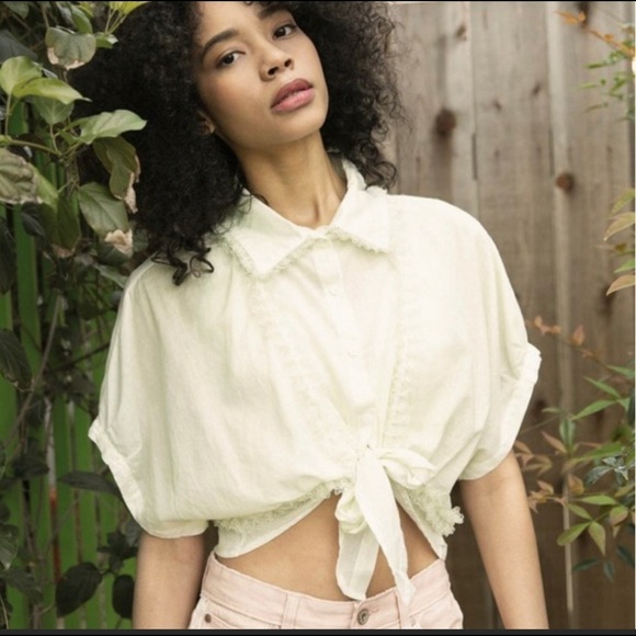 💥🔥CLEARANCE SALE⚡️🌟The JULIANA Tie Front Blouse - Picture 1 of 4